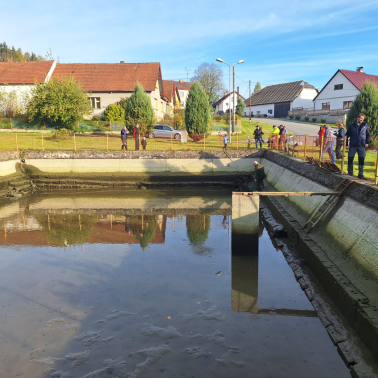 Výlov kaprů z požární nádrže (19. října 2024 Důl)